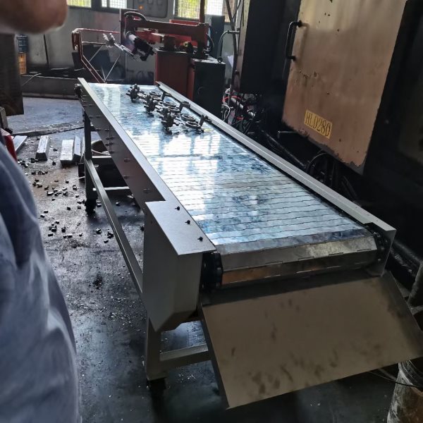 耐高溫鏈板輸送機