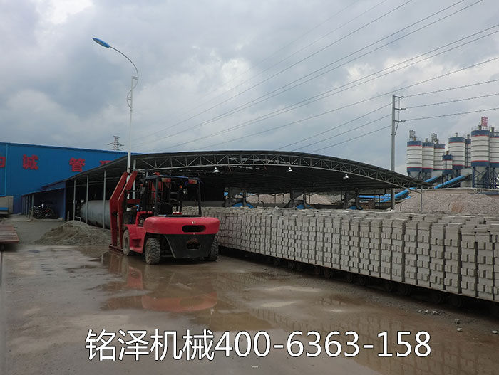 廣東灰砂制磚機(jī)客戶現(xiàn)場(chǎng)